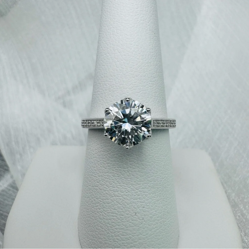 3.52 CT Moissanite Diamond Solitare w Pavé Band